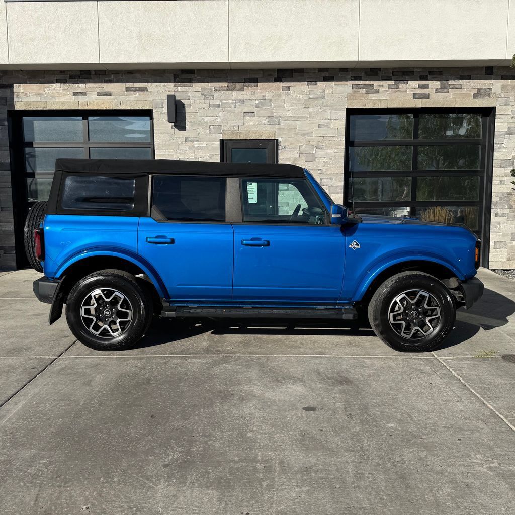 Used 2022 Ford Bronco Outer Banks AWD/4WD image 2