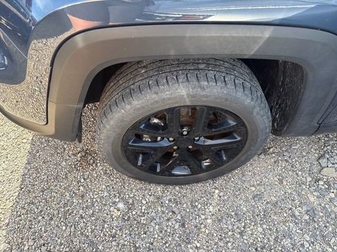 Used 2023 Jeep Renegade Altitude w/ Sun/Sound Group AWD/4WD image 6