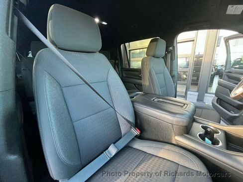 Used 2022 GMC Yukon XL SLE image 24