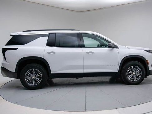 New 2026 Chevrolet Traverse LT w/ Enhanced Driving Package image 9