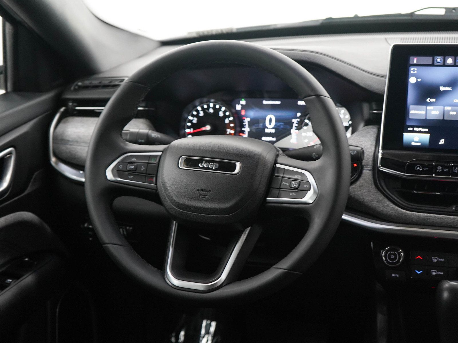 Used 2024 Jeep Compass Latitude AWD/4WD image 14