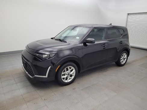 Used 2023 Kia Soul S image 2