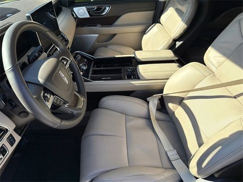 Used 2024 Lincoln Navigator Reserve image 21
