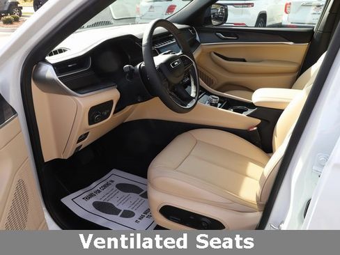 Used 2025 Jeep Grand Cherokee L Limited w/ Luxury Tech Group II image 9