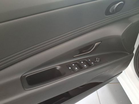 Certified 2025 Hyundai Elantra SEL FWD image 12