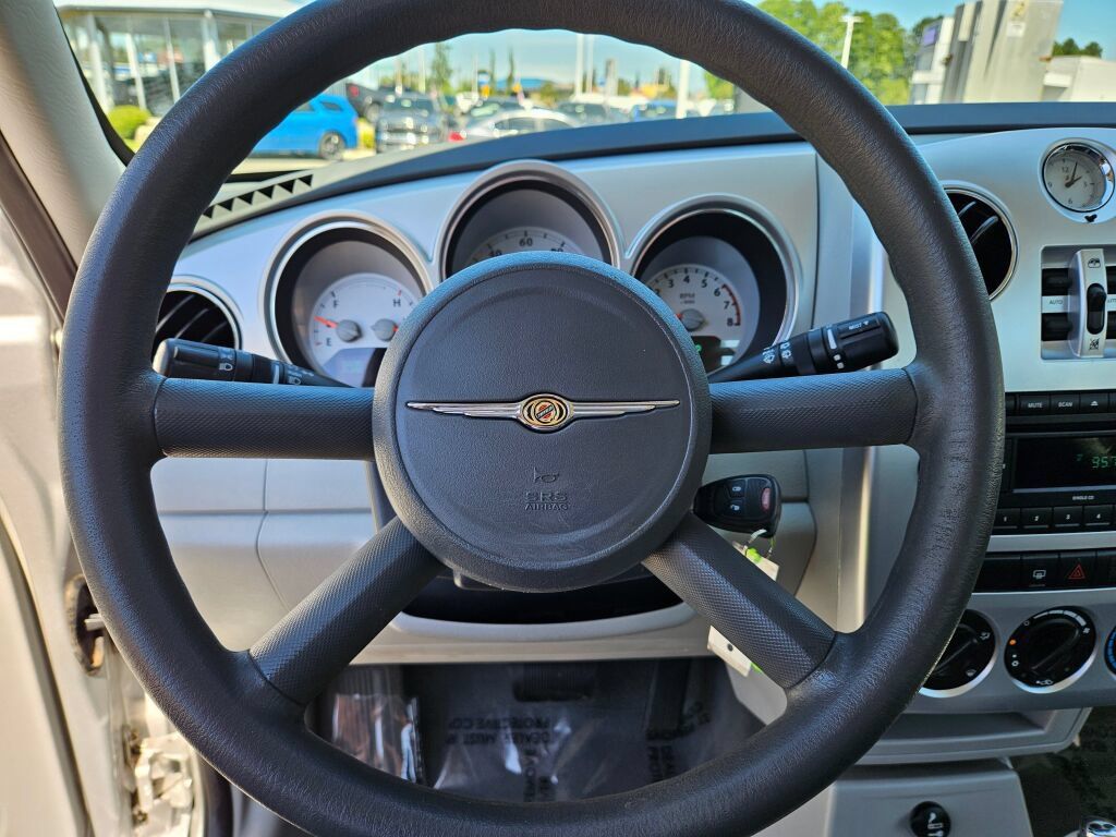 Used 2009 Chrysler PT Cruiser FWD image 20