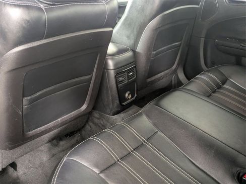 Used 2014 Chrysler 300 S image 29