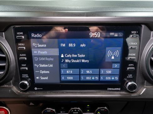 Used 2022 Toyota Tacoma TRD Sport w/ Technology Package RWD image 19