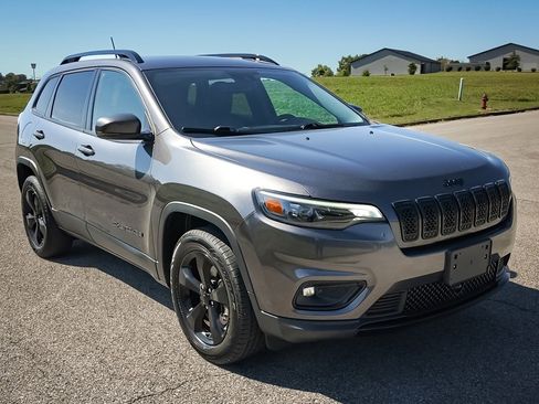 Used 2020 Jeep Cherokee Latitude Plus image 30