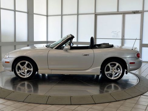 Used 2003 MAZDA MX-5 Miata RWD image 5