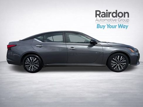 Used 2024 Nissan Altima 2.5 SV FWD image 8