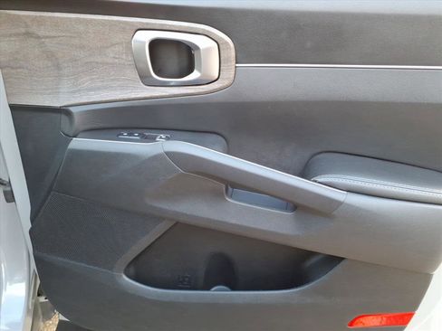 Used 2023 Kia Sorento S image 8