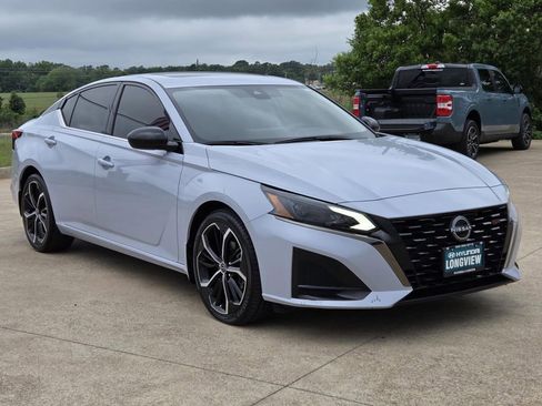 Used 2023 Nissan Altima 2.5 SR w/ SR Premium Package FWD image 1