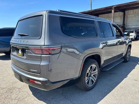 Used 2024 Jeep Wagoneer L Series II w/ Flexible Seating Group AWD/4WD image 5