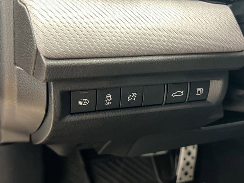 Used 2025 Toyota Camry SE w/ Convenience Package image 29