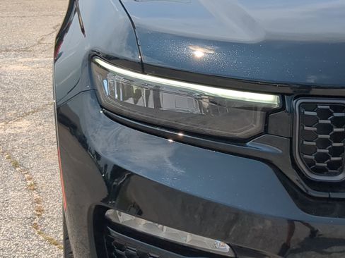Certified 2025 Jeep Grand Cherokee Summit AWD/4WD image 8