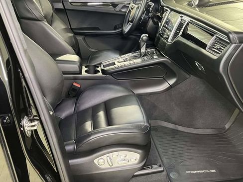 Certified 2018 Porsche Macan Turbo image 22