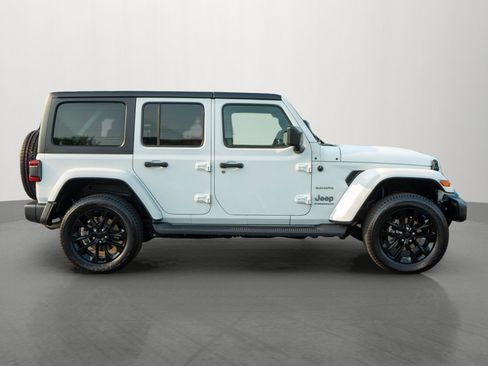 Used 2023 Jeep Wrangler Unlimited Sahara w/ Cold Weather Group AWD/4WD image 8