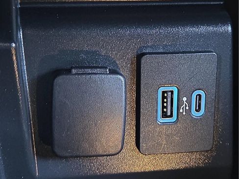 Used 2021 Ford Explorer Limited w/ Equipment Group 301A image 20