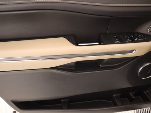 Used 2024 Ford Expedition Max XLT image 17