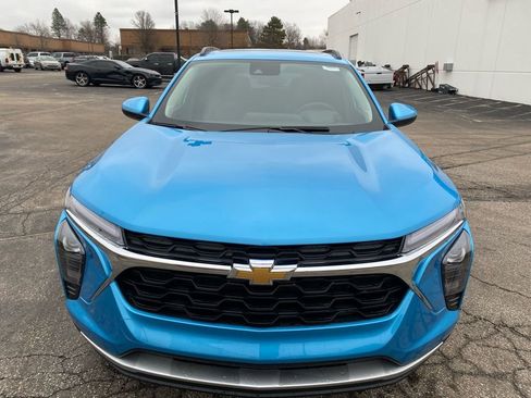 New 2026 Chevrolet Trax LT w/ Sunroof Package image 2