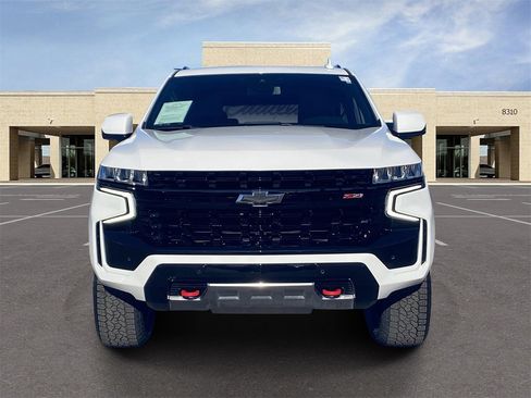 Used 2023 Chevrolet Suburban Z71 w/ Luxury Package image 2