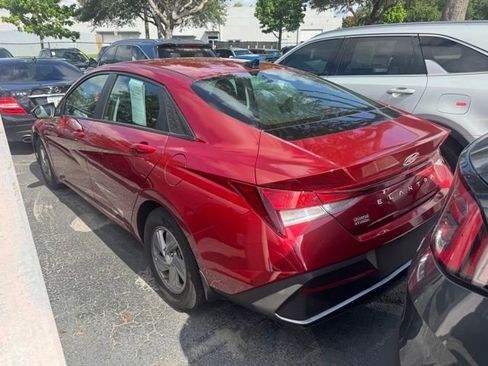 Used 2024 Hyundai Elantra SE FWD image 4