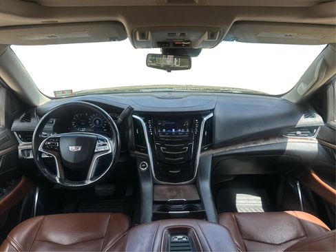 Used 2018 Cadillac Escalade Luxury image 38