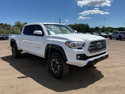 Used 2017 Toyota Tacoma TRD Off-Road w/ Premium & Technology Package AWD/4WD image 7