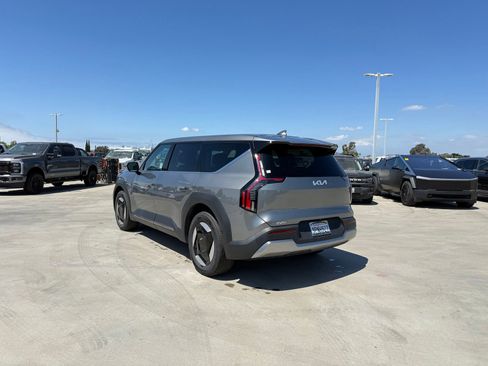 Used 2024 Kia EV9 Light Long Range RWD image 2