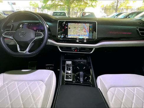 Used 2024 Volkswagen Atlas Cross Sport SEL Premium R-Line image 15