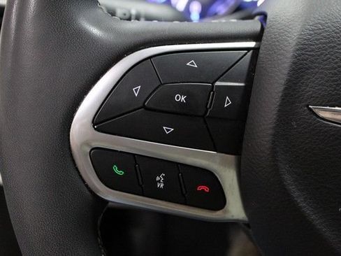 Used 2024 Chrysler Pacifica Touring-L FWD image 22