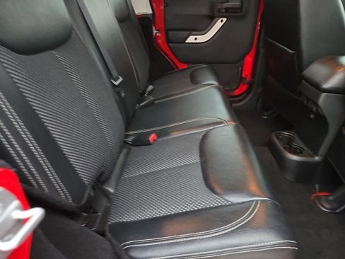 Used 2015 Jeep Wrangler Unlimited Sahara AWD/4WD image 19