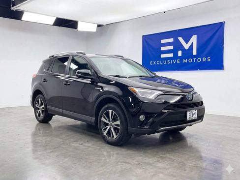 Used 2017 Toyota RAV4 SE AWD/4WD image 1
