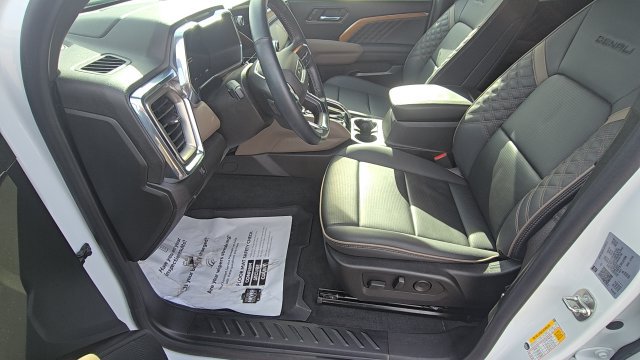 Used 2024 GMC Canyon Denali AWD/4WD image 25