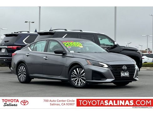 Used 2024 Nissan Altima 2.5 SV FWD image 1