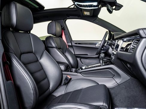 Certified 2025 Porsche Macan S w/ Premium Package Plus image 15