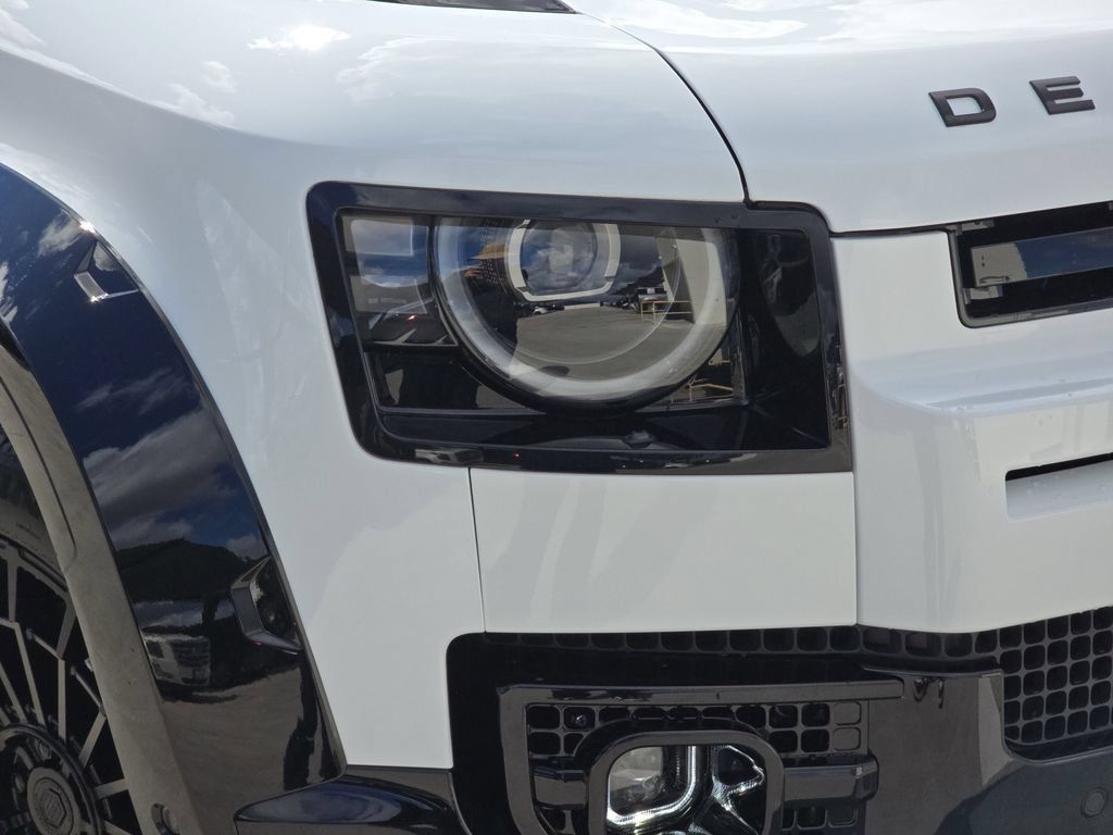 New 2026 Land Rover Defender 110 V8 AWD/4WD image 31
