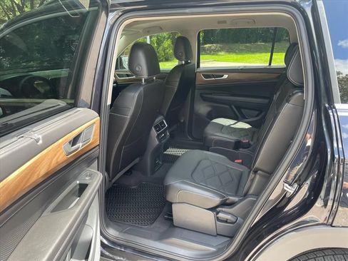 Used 2026 Volkswagen Atlas SE w/ Panoramic Sunroof Package FWD image 9