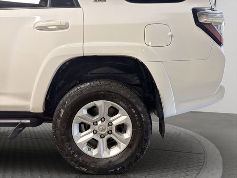 Used 2018 Toyota 4Runner SR5 AWD/4WD image 21