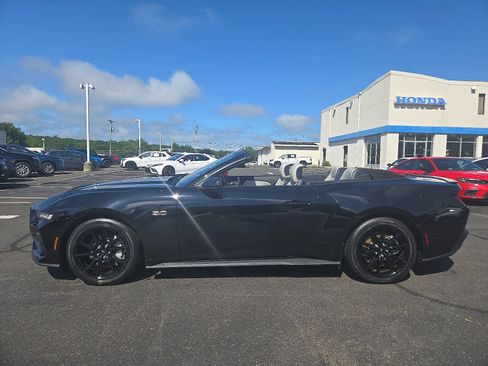 Used 2024 Ford Mustang GT Premium image 8