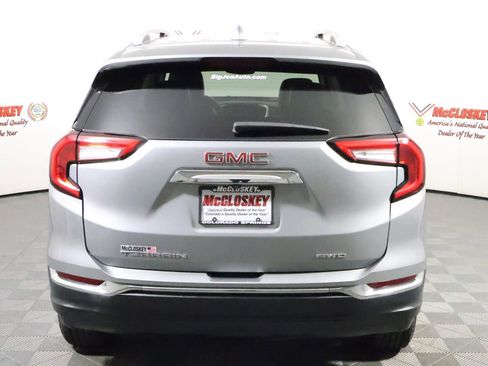 Used 2024 GMC Terrain SLT image 9