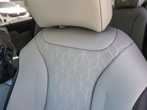New 2026 Kia Carnival EX FWD image 25