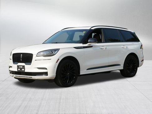 Used 2023 Lincoln Aviator Reserve w/ Jet Package AWD/4WD image 3