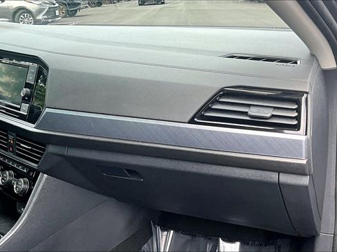 Used 2024 Volkswagen Jetta SE FWD image 15