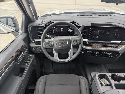 New 2026 GMC Sierra 1500 SLE image 3