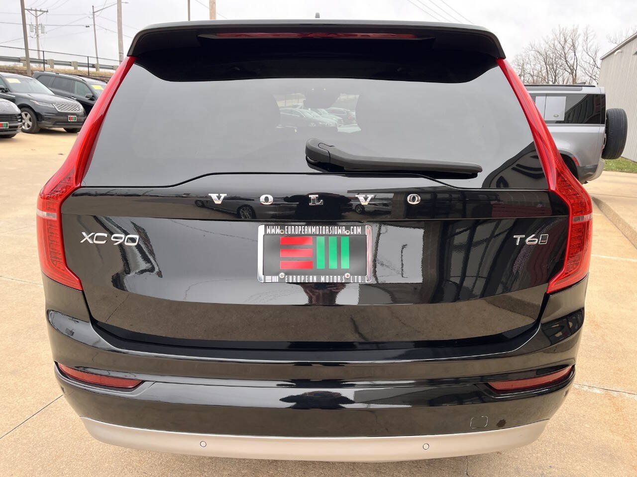 Used 2022 Volvo XC90 T6 Momentum w/ Climate Package AWD/4WD image 4