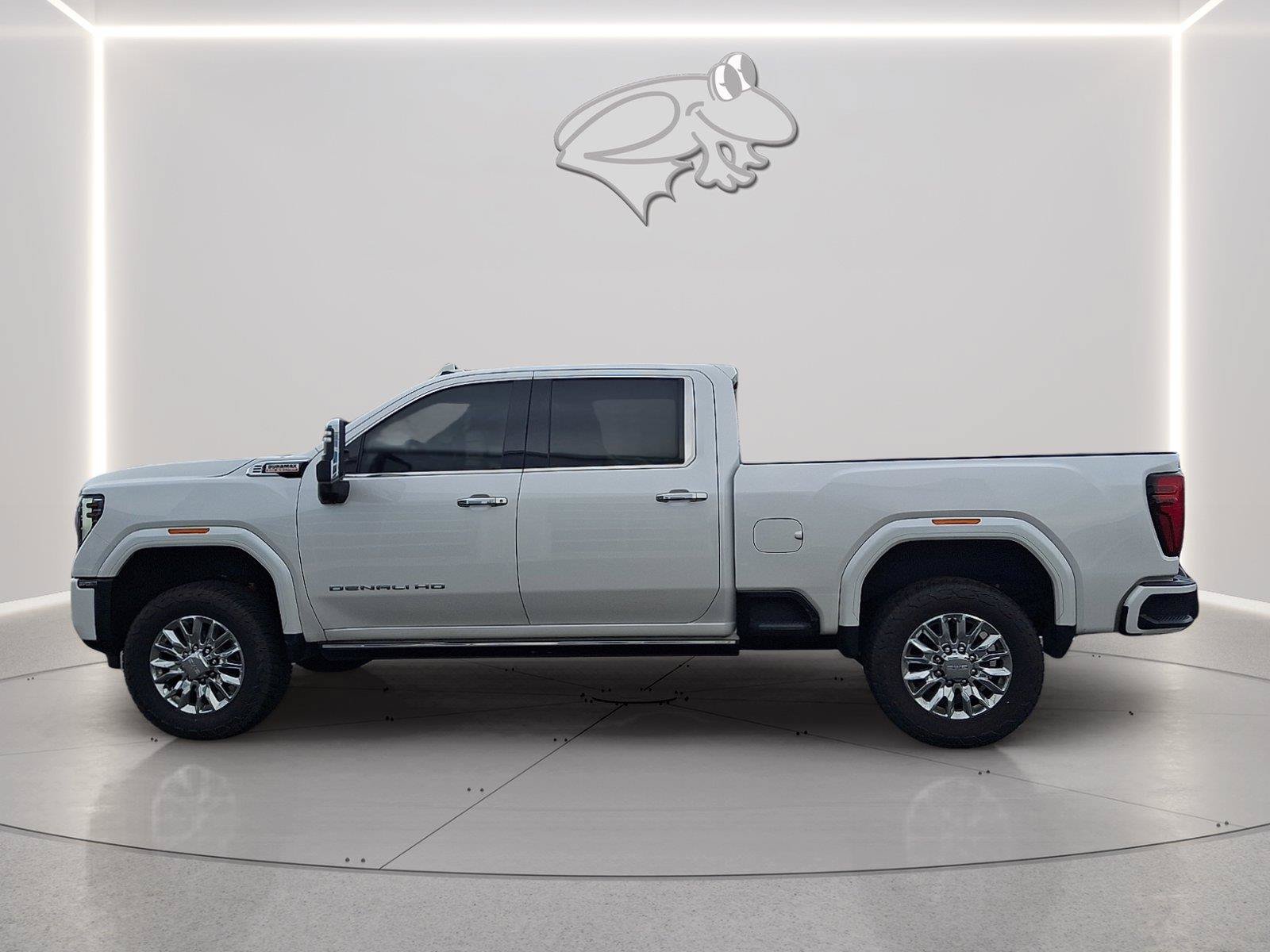 Used 2024 GMC Sierra 3500 Denali w/ Denali Reserve Package AWD/4WD image 2