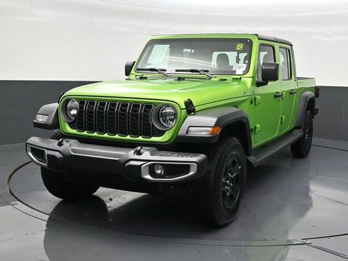 Used 2025 Jeep Gladiator Sport AWD/4WD image 8
