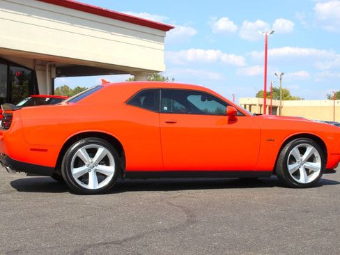 Used 2018 Dodge Challenger R/T w/ Blacktop Package RWD image 3